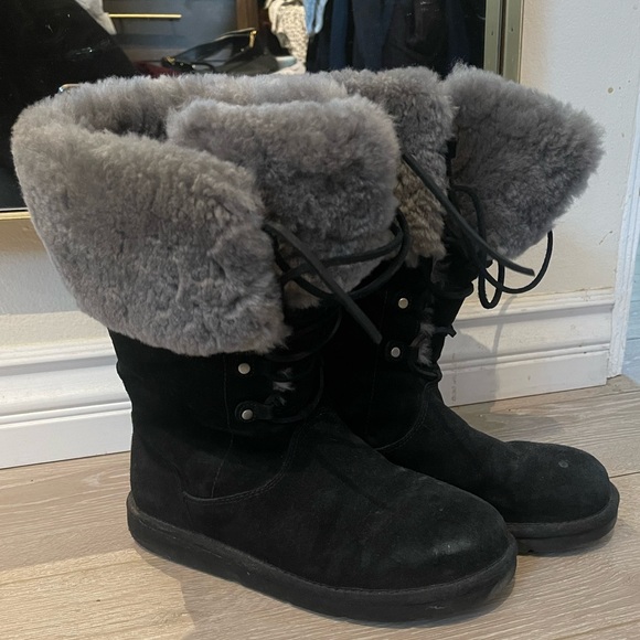 UGG black with gray fur lace up boot - Picture 1 of 3